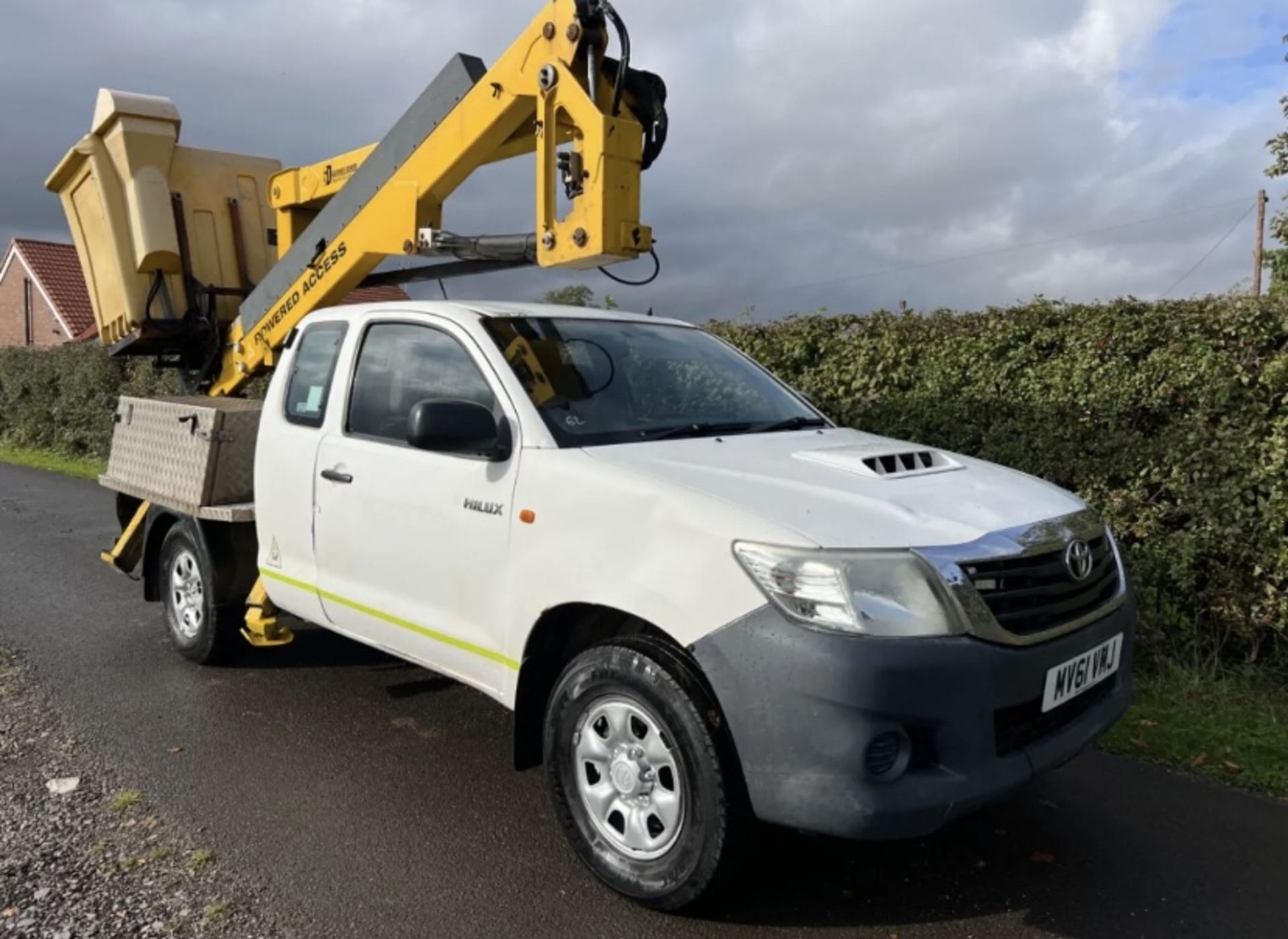 TOYOTA HILUX CHERRY PICKER 2012 - Image 7 of 8