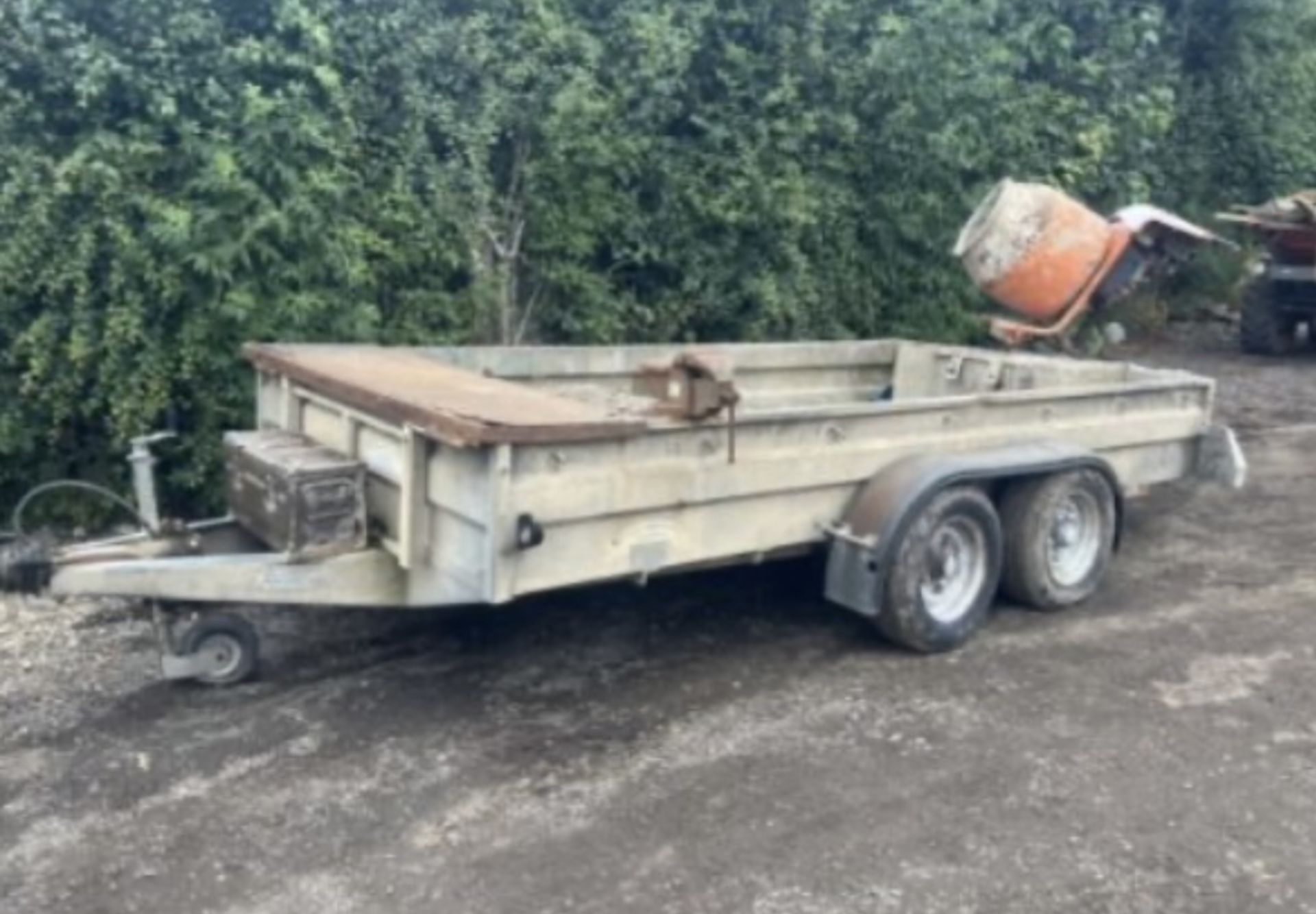 Graham edwards builders trailer & Belle cement mixer