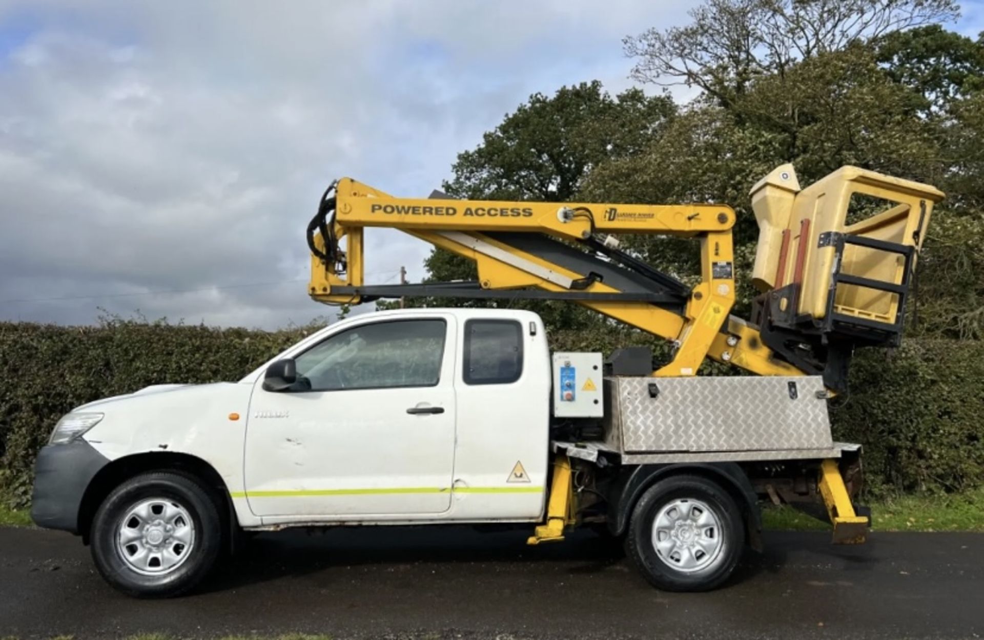 TOYOTA HILUX CHERRY PICKER 2012 - Image 3 of 8