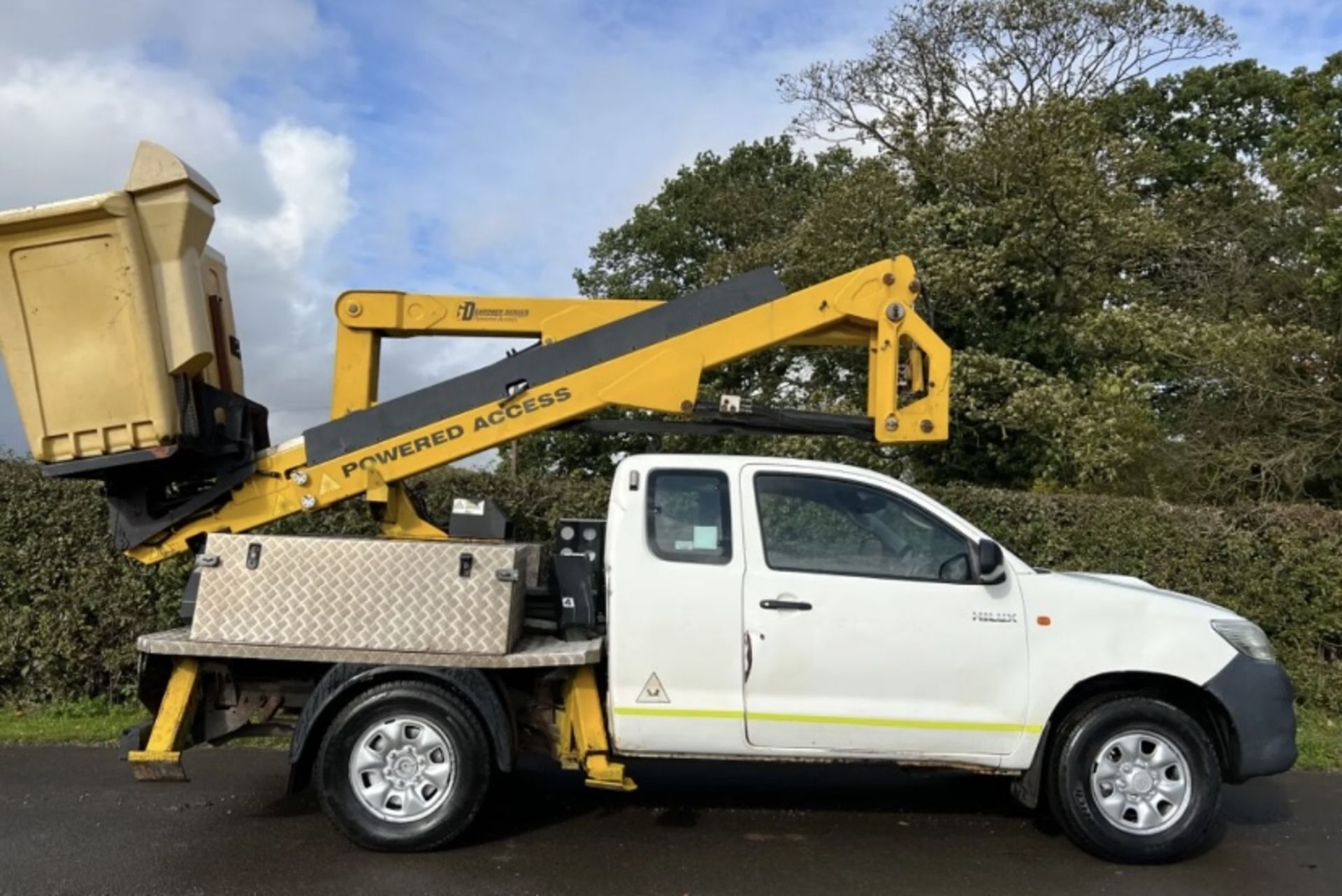 TOYOTA HILUX CHERRY PICKER 2012 - Image 6 of 8