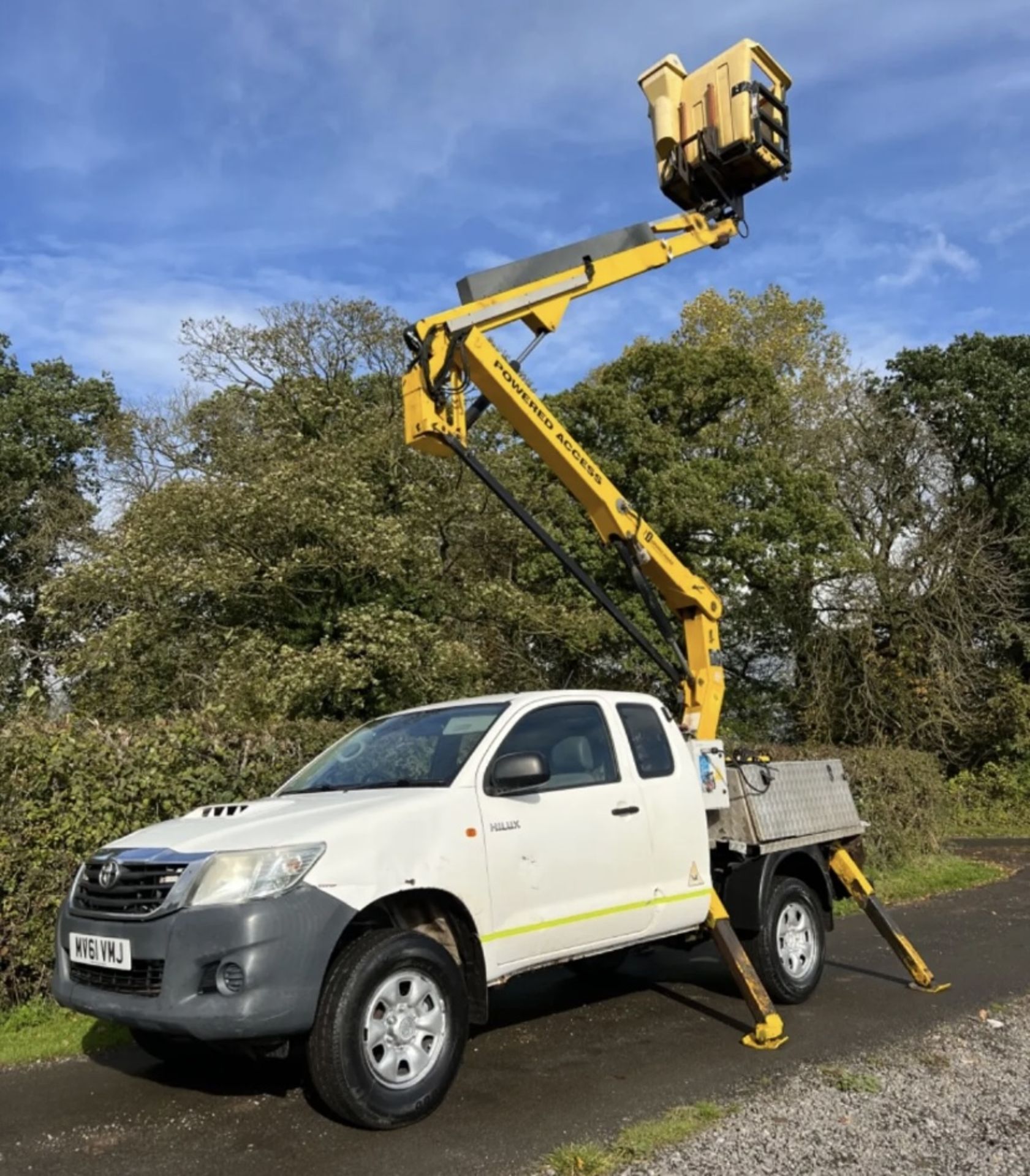 TOYOTA HILUX CHERRY PICKER 2012 - Image 8 of 8