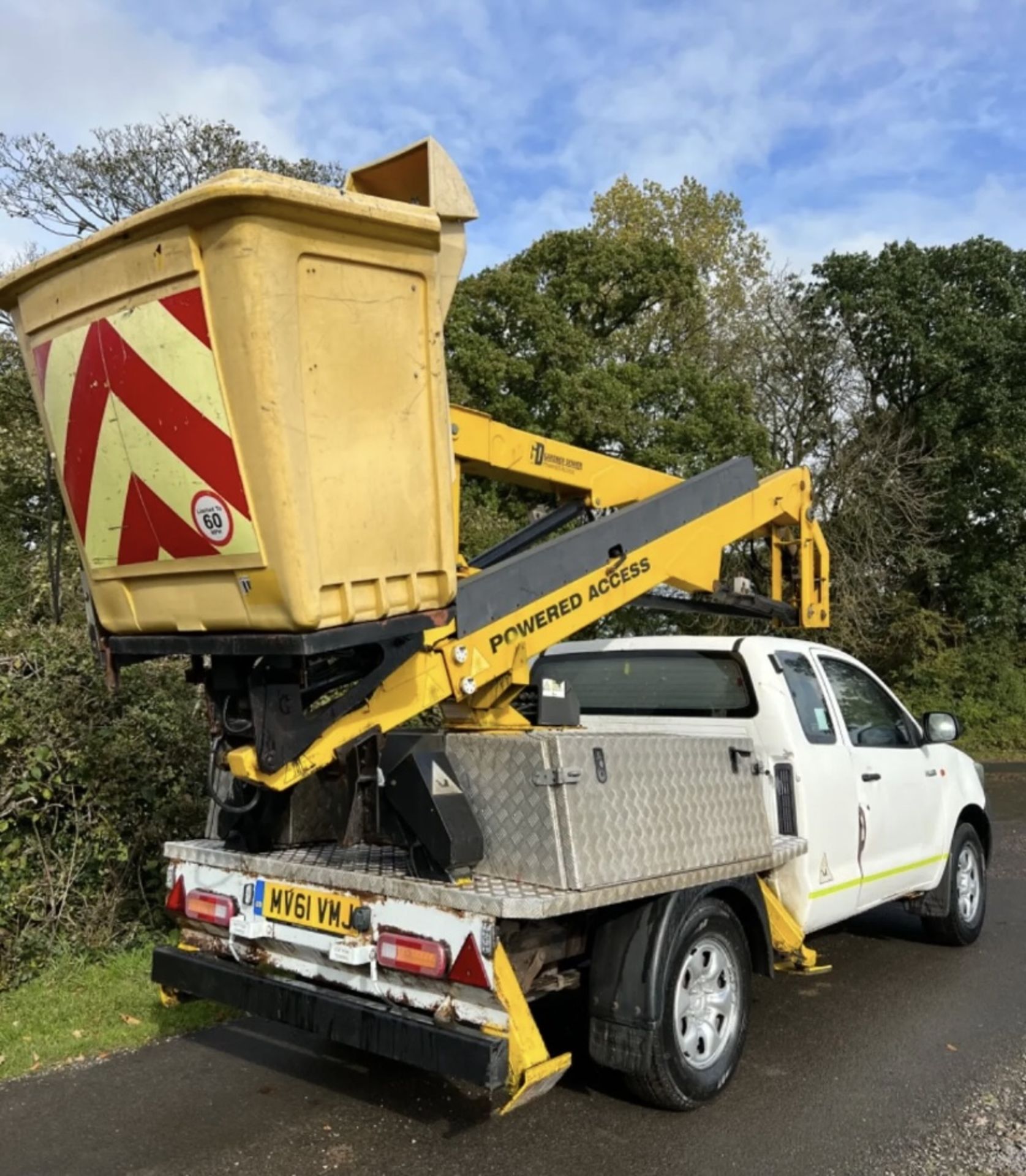 TOYOTA HILUX CHERRY PICKER 2012 - Image 5 of 8