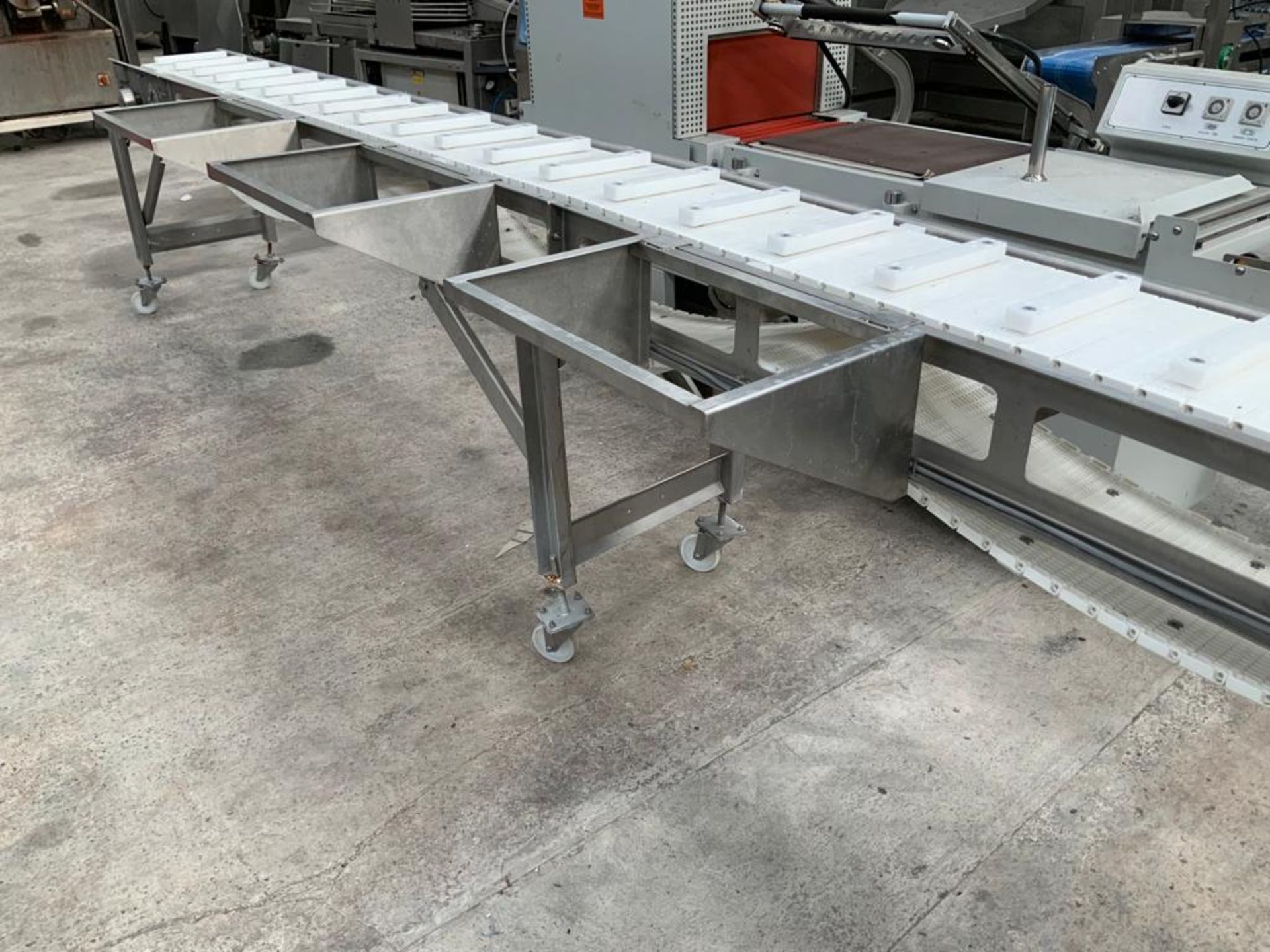 VARIABLE SPEED 8.5M READY MEALS CONVEYOR VARIABLE SPEED WORK STATIONS  LOCATION N.IRELAND SHIPPING