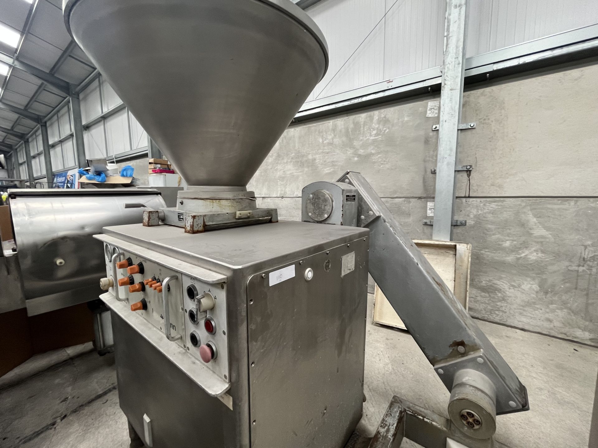 HANDTMANN VACUUM FILLER WITH TOTE BIN LOADER  QG02 FILLING MACHINE - Image 2 of 8