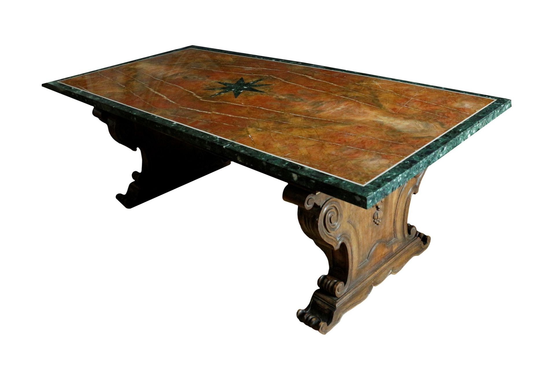 Grande tavolo con piano lastronato in marmo diaspro rosso di Numidia e cornice in marmo verde. Decor