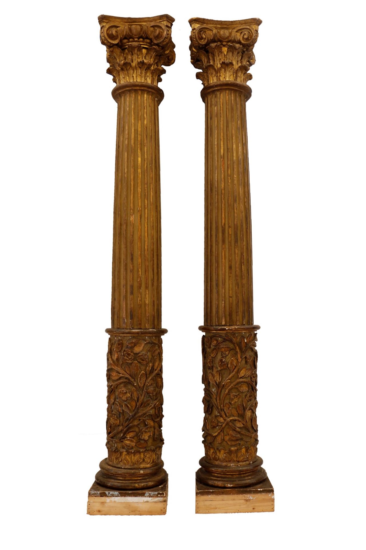 Monumentale coppia di colonne in legno dorato e laccato. Centro Italia, fine del XVI inizi del XVII 