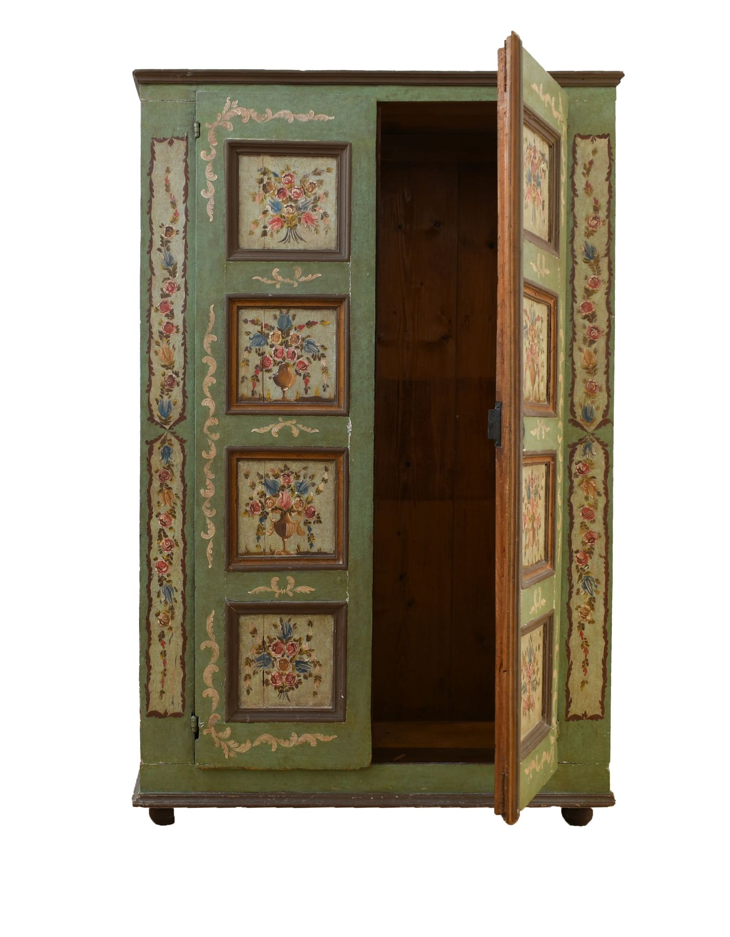 Stipo armadio in legno di abete laccato e dipinto con decori floreali a due sportelli. Alto Adige,