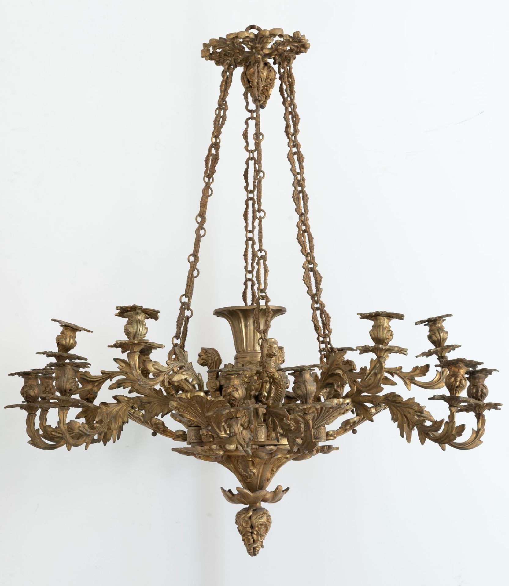 Lampadario in bronzo dorato a 18 luci stile Luigi XV