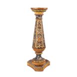 Colonna in maiolica di area metaurense con decori a raffaellesche policrome ispirate alla maiolica d