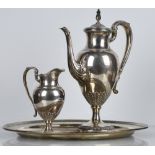 Servizio di caffettiera e lattiera con vassoio in argento Tiffany & Co. Delicata decorazione a palme