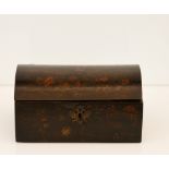 Deliziosa scatola in legno laccato nero con interno in oro