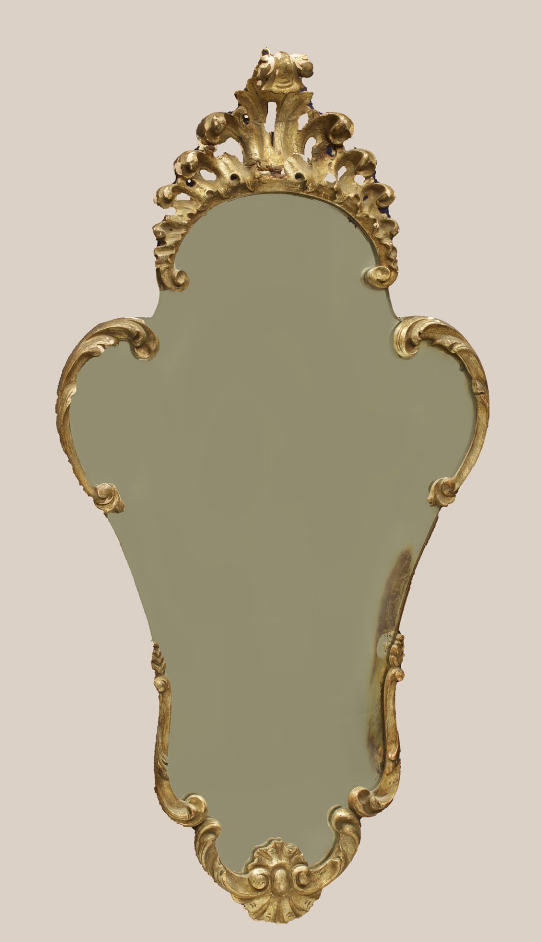 Specchiera veneziana della prima metà del XX secolo, composta da elementi in legno finemente sagomat