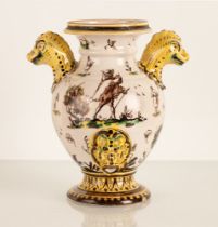 Vaso in maiolica biansato con anse modellate a forma di animali fantastici. Manifattura Savona, fine