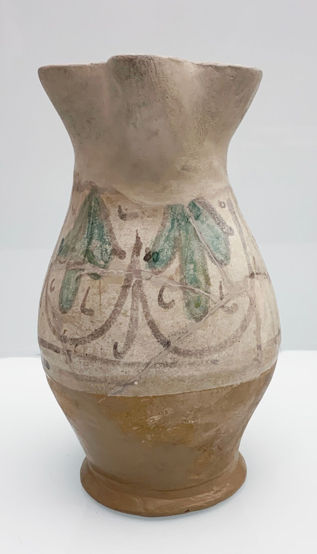Boccale in maiolica arcaica dal corpo piriforme. Manifattura senese (Montalcino) dell'ultima metà de - Image 2 of 2