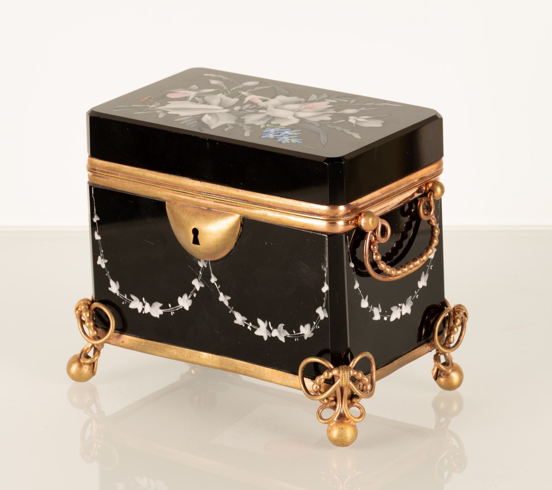 Deliziosa scatola portagioie in ceramica nera con decorazioni floreali a smalto. Inserti e base in b - Image 3 of 12