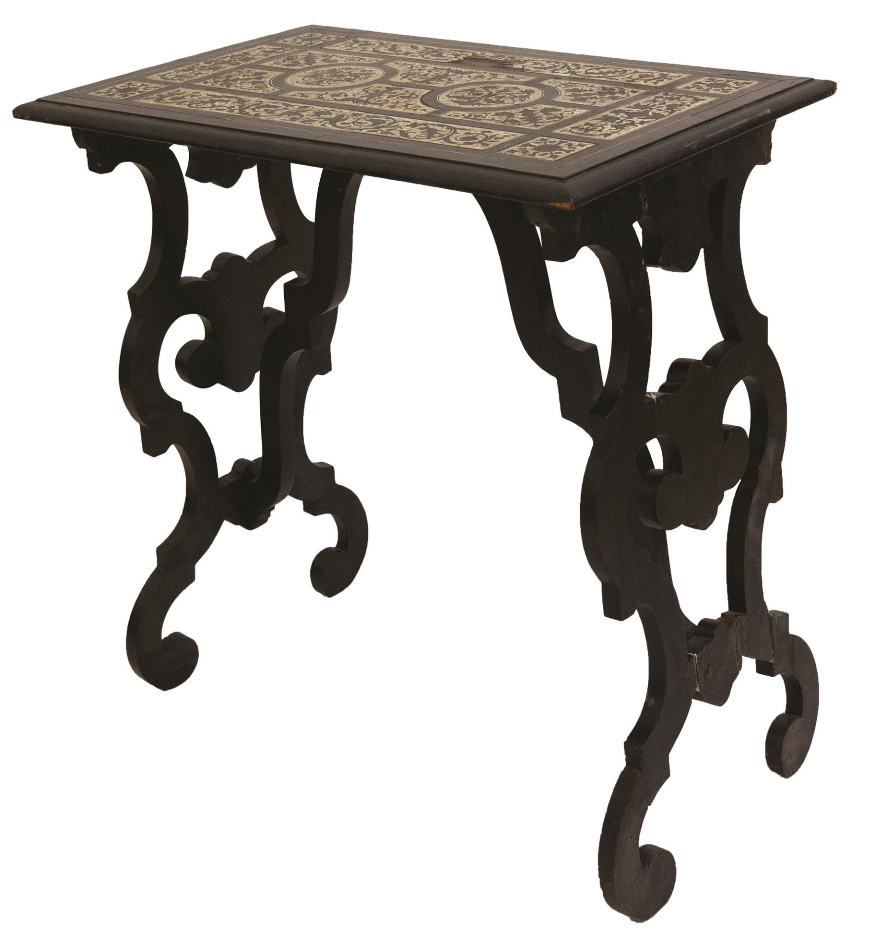 Tavolino in legno ebanizzato con piano interamente intarsiato in osso - Image 2 of 6