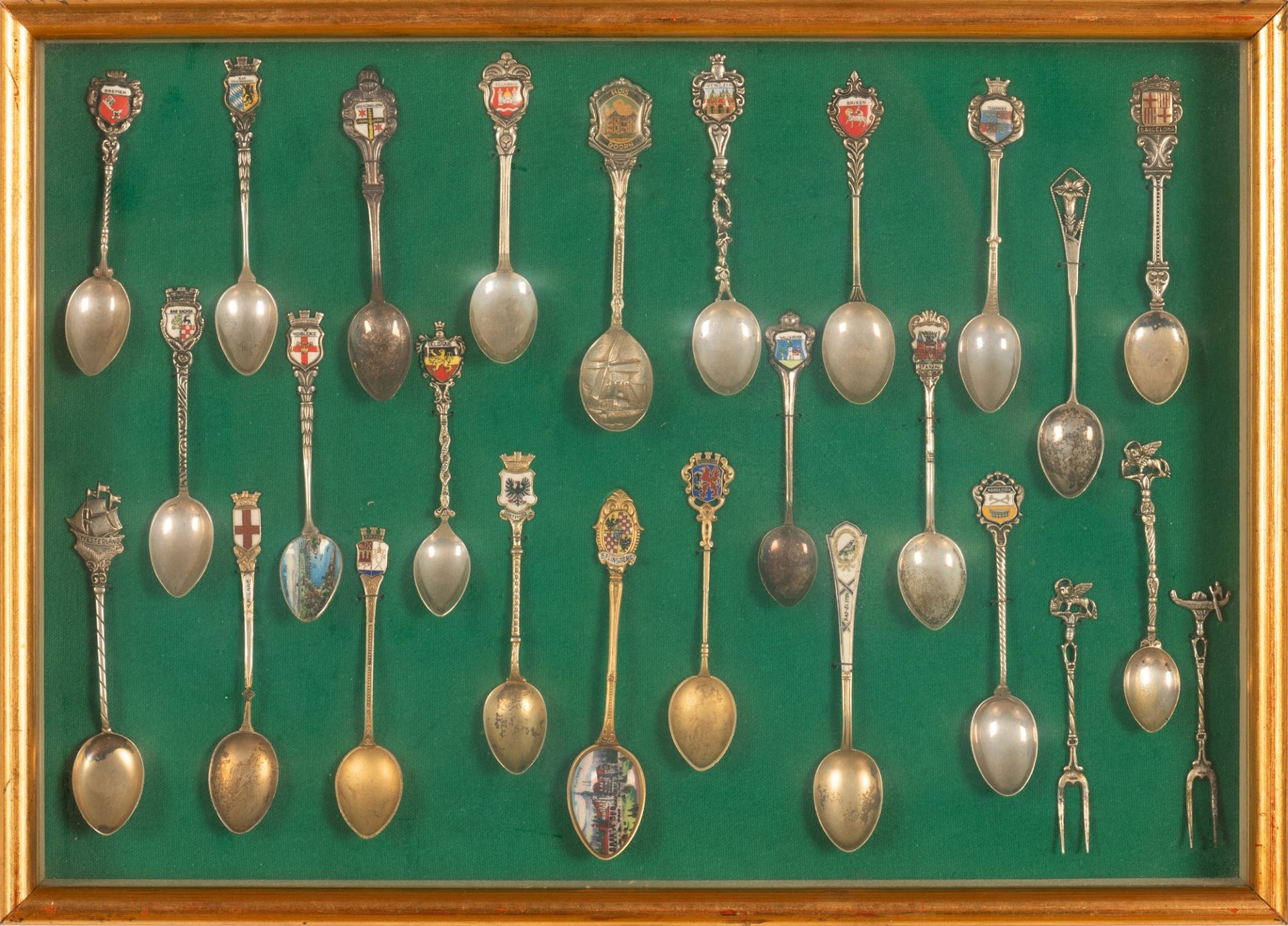 Set di 24 cucchiaini e 2 forchettine souvenir vintage da collezione provenienti da destinazioni di v - Image 2 of 4