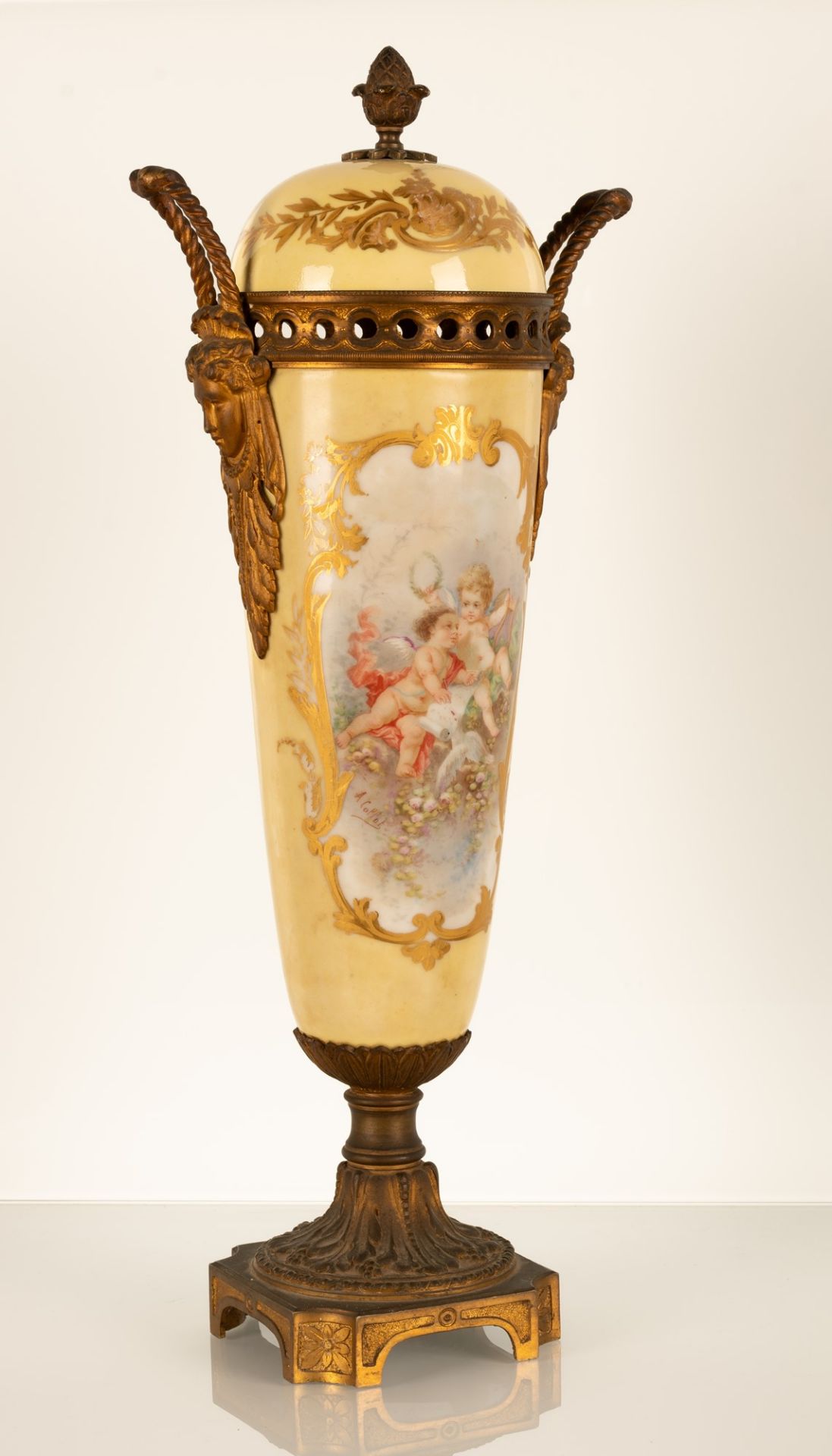 Vaso di porcellana in stile Sevres del XVIII secolo. (riproduzione tarda della fine del XIX secolo) - Image 8 of 12