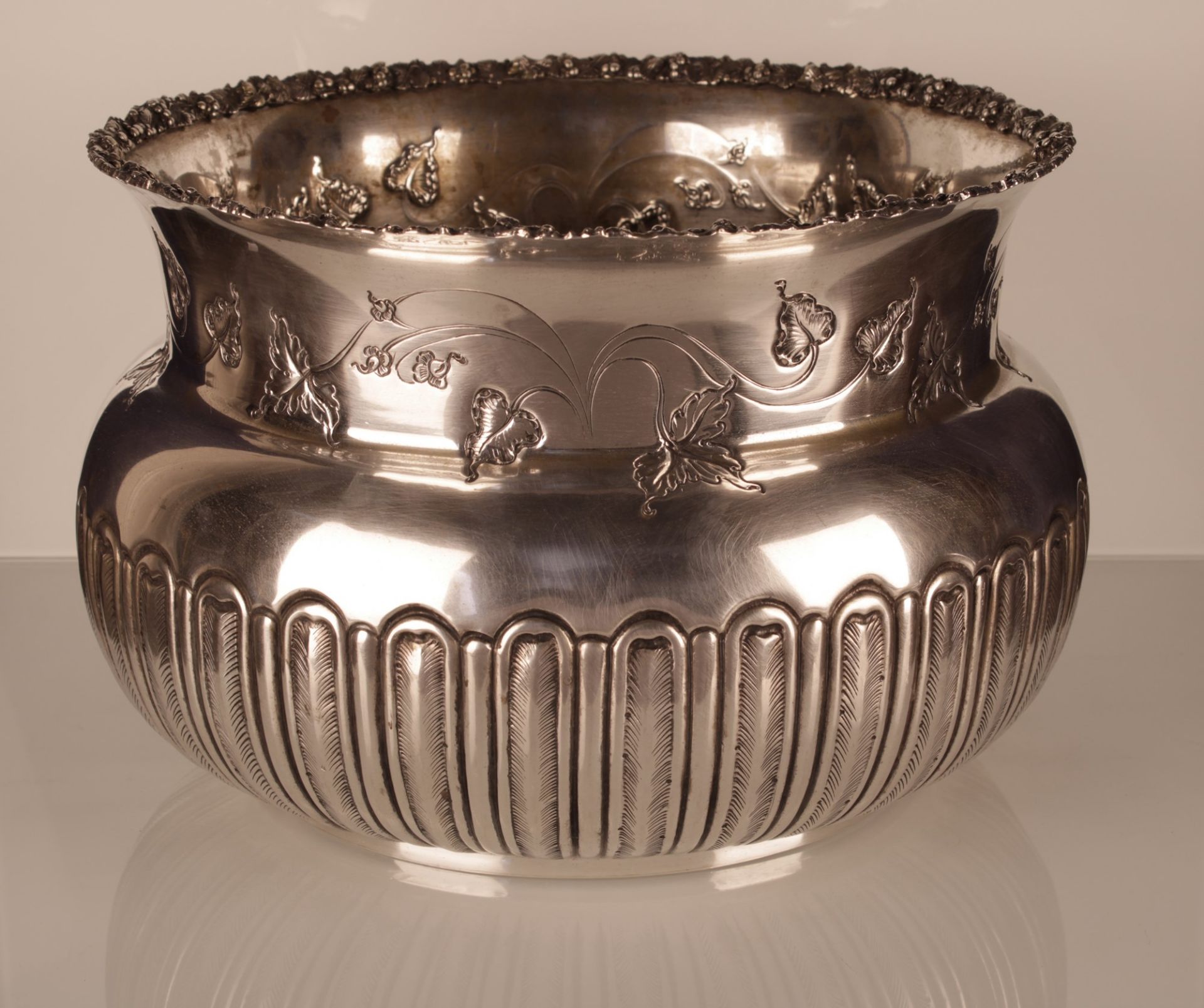 Grande bacile in argento 800/000 con punzone Argenteria Balducci finemente decorato - Image 2 of 4