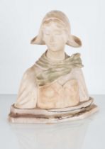 Busto in alabastro, fanciulla con cappello