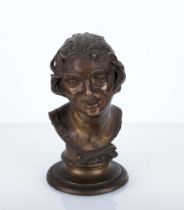 Piccola scultura in bronzo, busto di ragazza