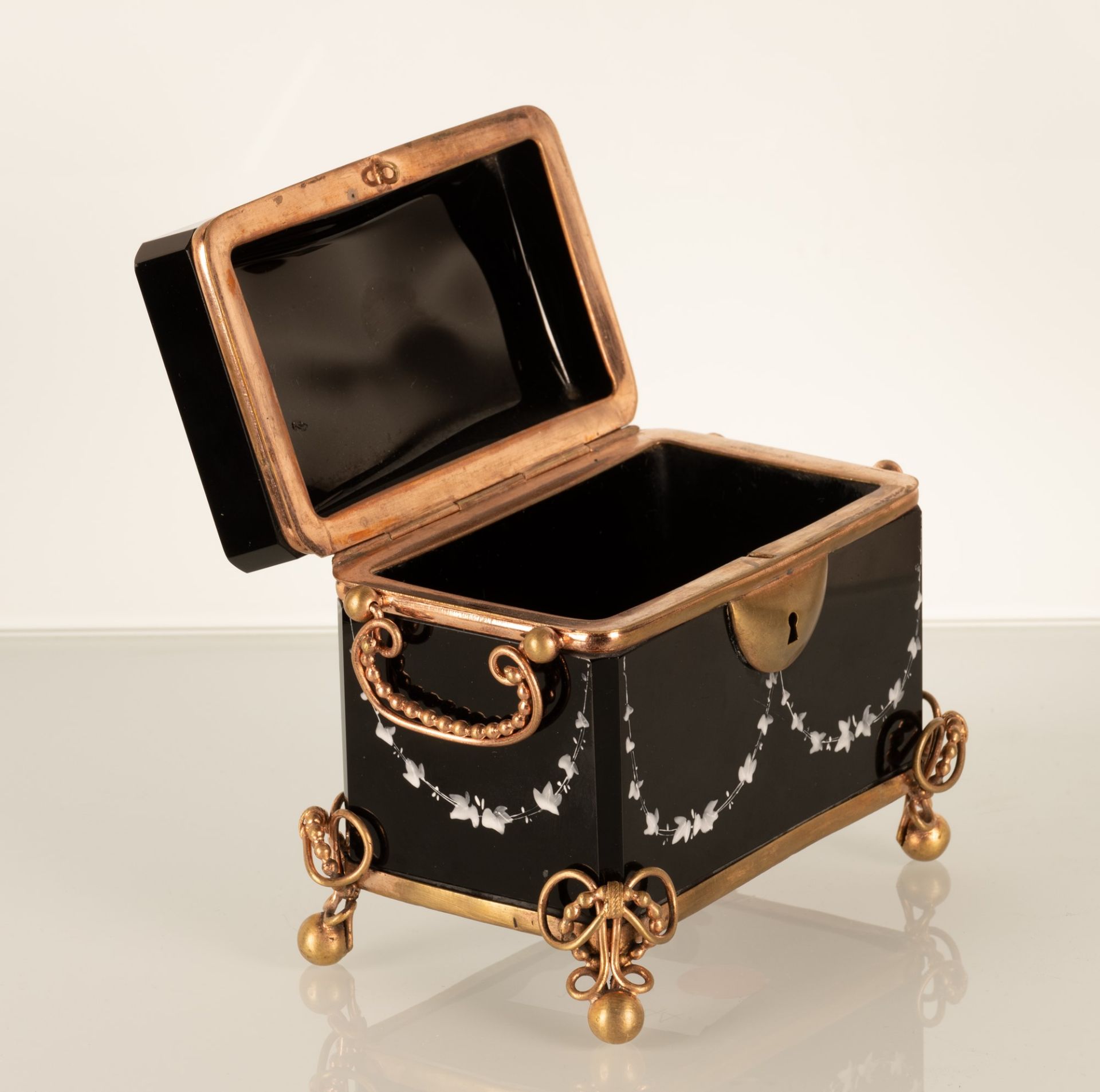Deliziosa scatola portagioie in ceramica nera con decorazioni floreali a smalto. Inserti e base in b - Bild 6 aus 12
