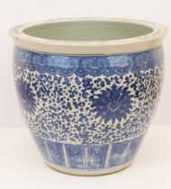 Grande cachepot porta vaso in ceramica bianca con decoro in arabeschi fiori stilizzati azzurri