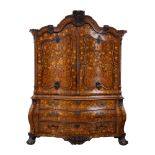 Grande ed importante trumeau olandese degli inizi del XVIII secolo in legno di rovere lastronato in 