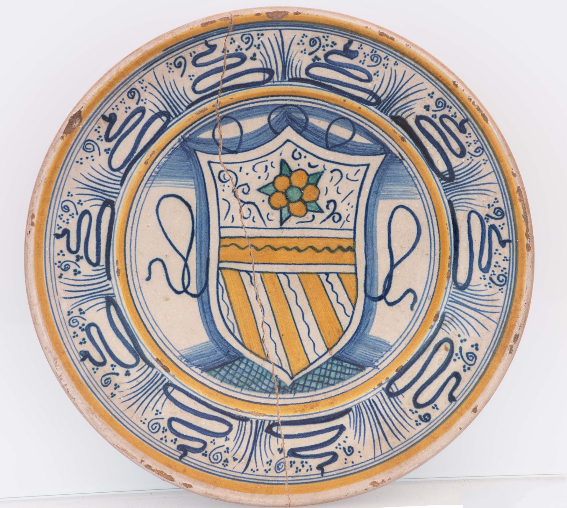 Piatto con stemma della famiglia Orsini. Manifattura Deruta seconda metà del XV - primi anni del XVI
