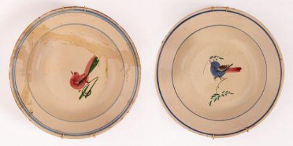 Lotto di due piatti con tipico decoro a uccellini. Manifattura Castelli, inizi del XX secolo