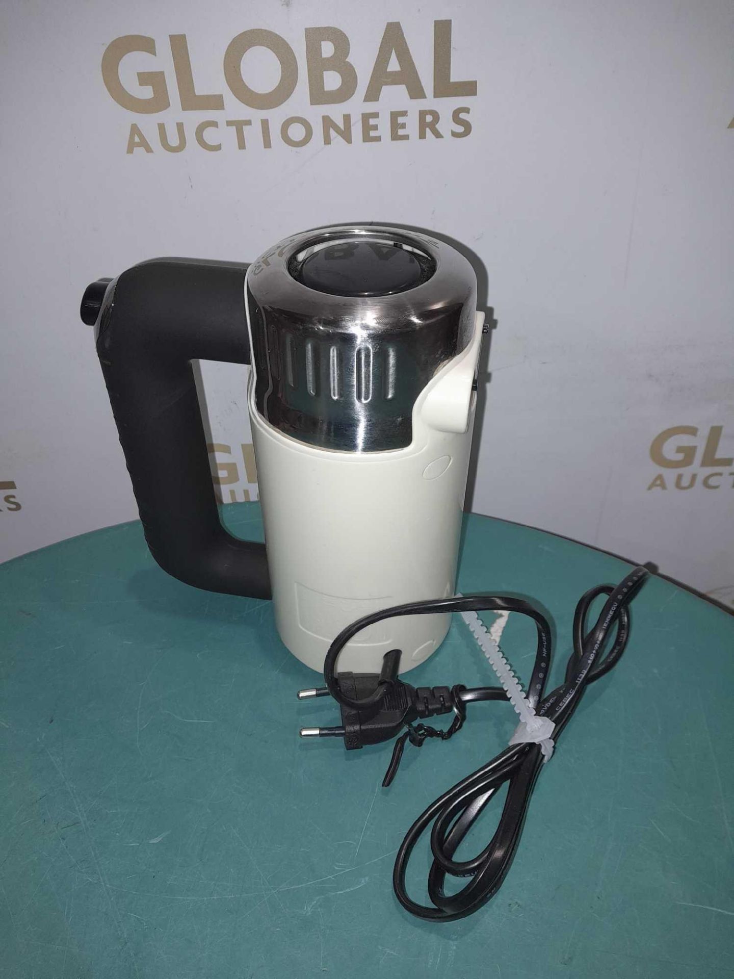 RRP £250 Lot To Contain 2 Boxed And Unboxed Assorted Items To Include A Kitchen Aid 9 Speed Hand Mix - Image 2 of 4