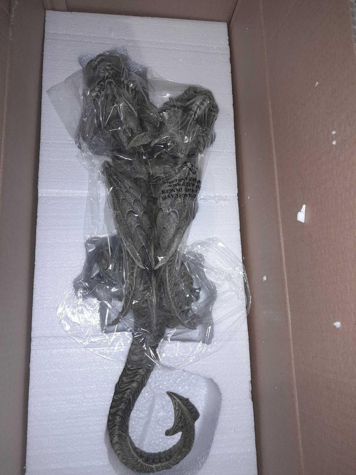 RRP £150 Lot To Contain 5X Boxed Design Toscano Cl4189 Double Trouble Hanging Gargoyle Sculpture - Image 2 of 2