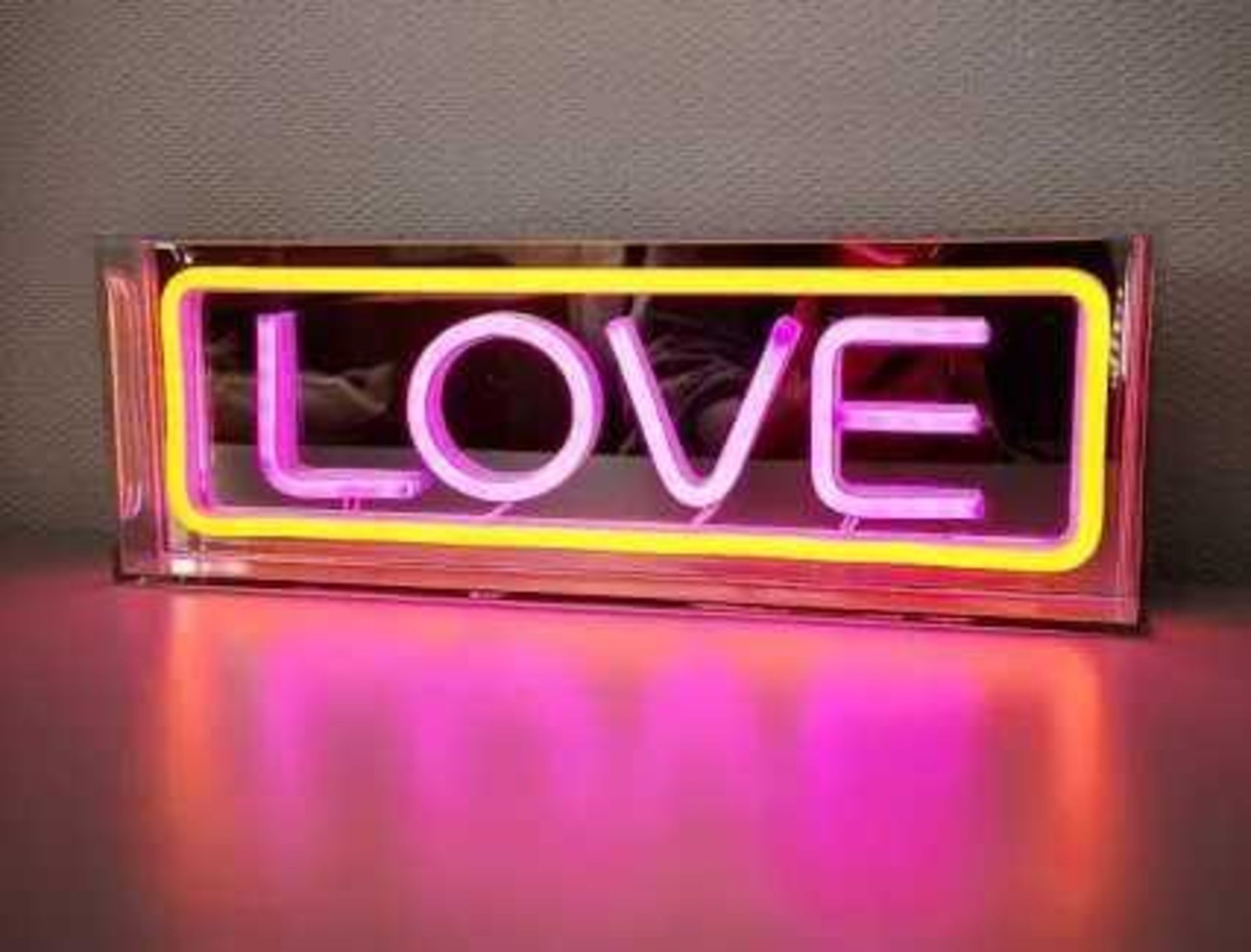 RRP £120 Lot To Contain X3 Boxed Bundleberry By Amanda Holden "Love" Acrylic Neon Signs