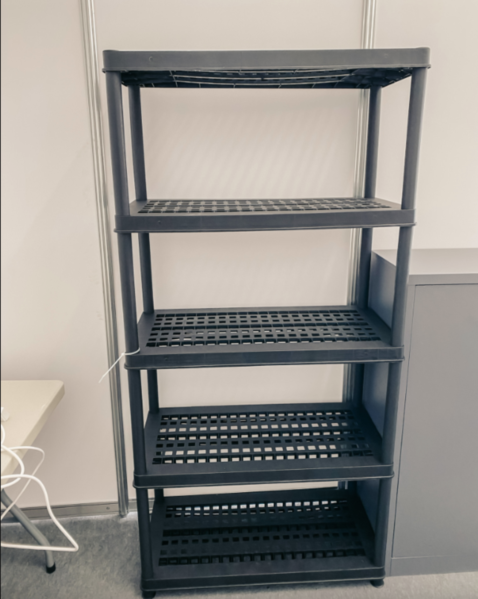 RRP £130 Lot To Contain 2 Unboxed Plastic Shelves (Condition Reports Available On Request)(