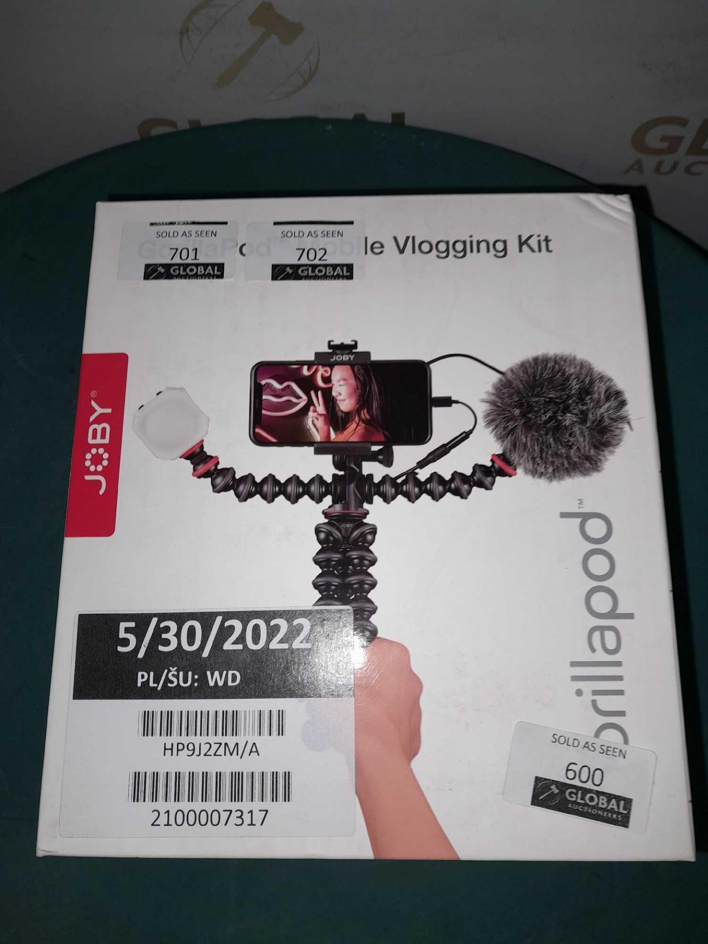 RRP £200Lot To Contain Gorilla Pod Magsafe Vlogging Kit - Image 3 of 4