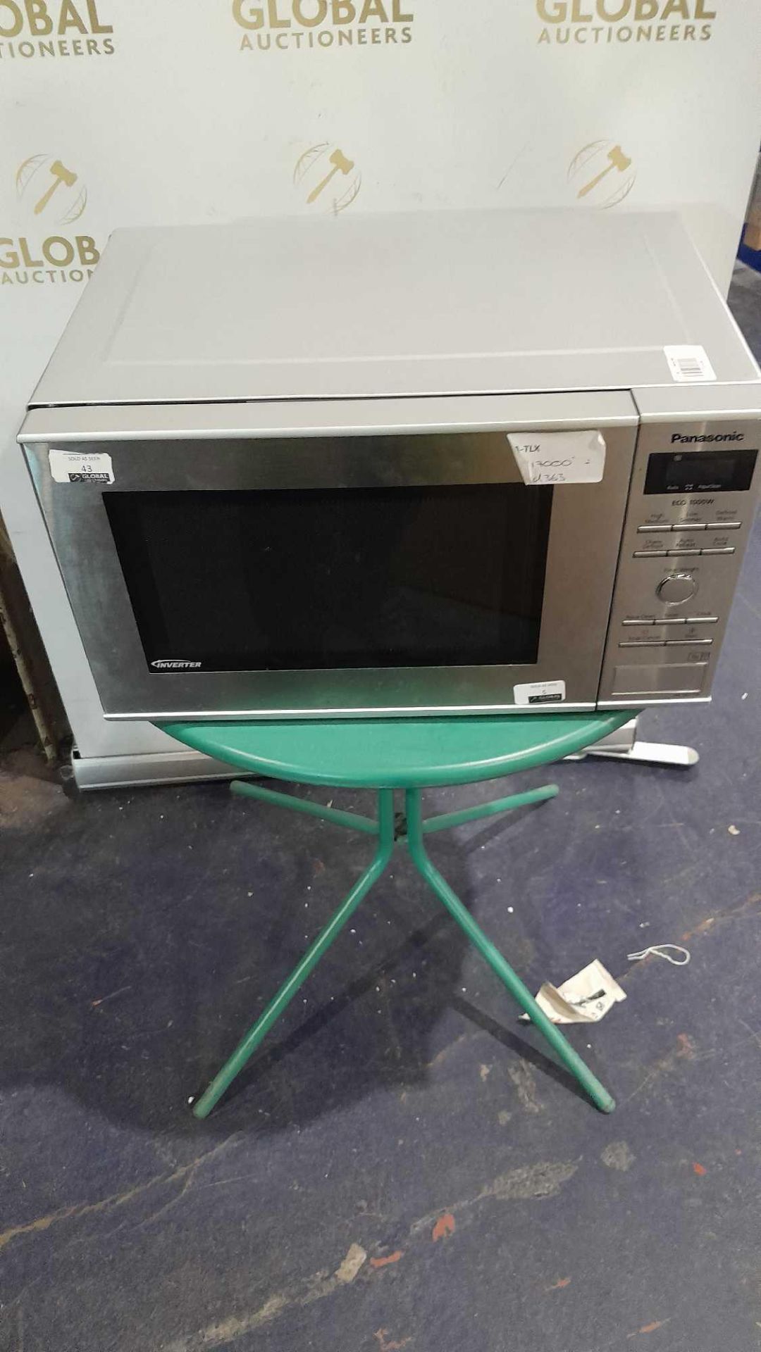 RRP £170 Lot To Contain Panasonic Inverter Microwave Oven - Image 2 of 4