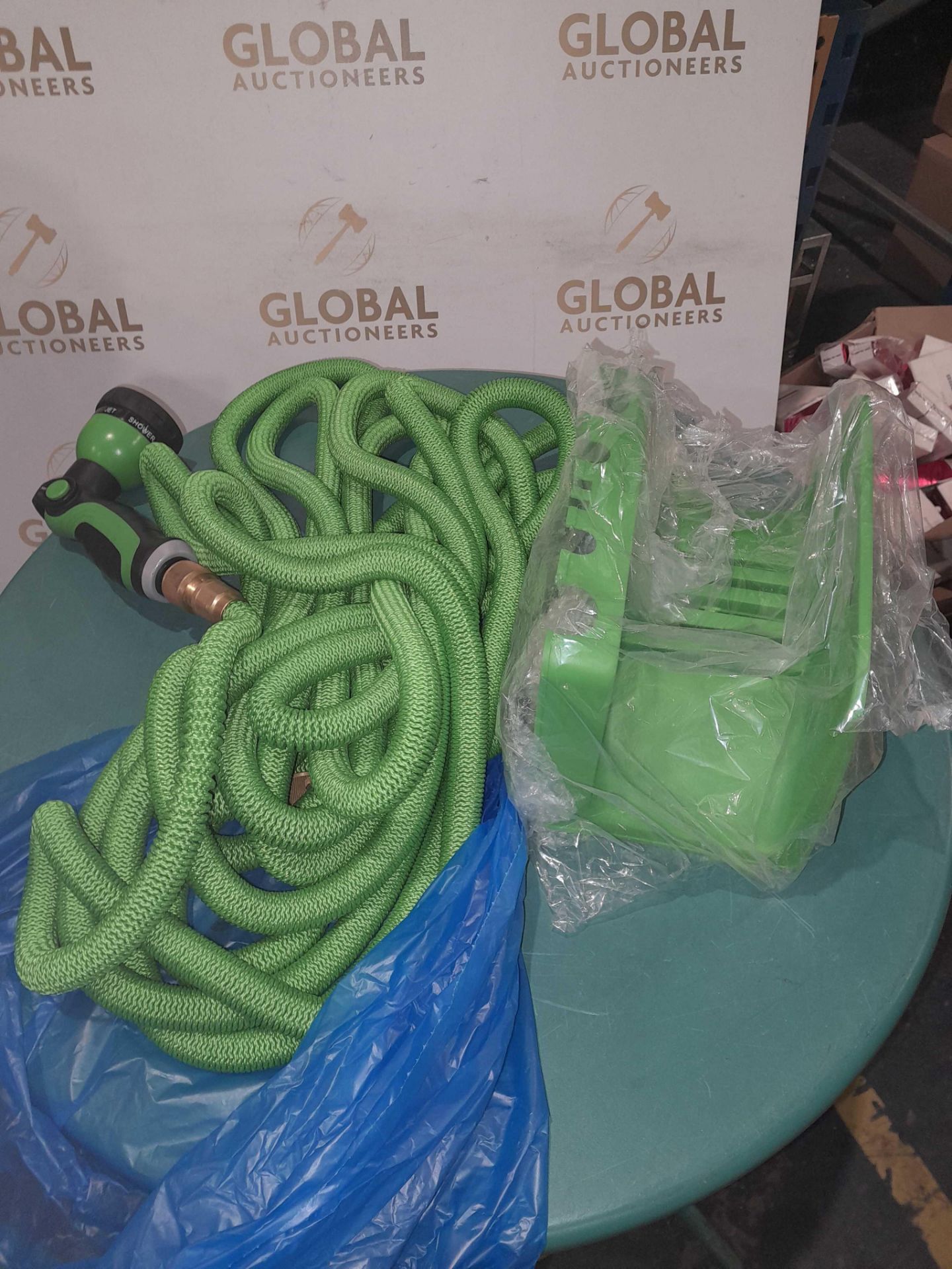 RRP £200 Lot To Contain 3X Assorted Boxed Garden Items, 2X Assorted Grumpy Gardener Stretch Hoses & - Image 2 of 3