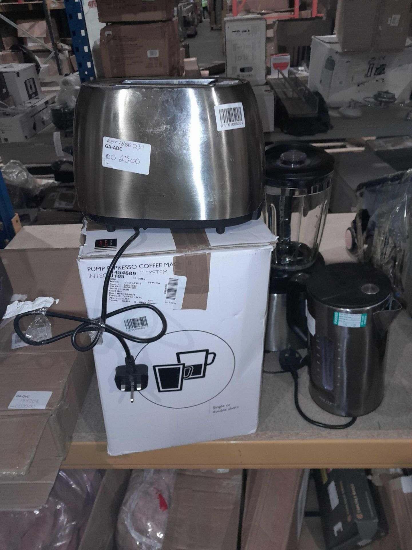 RRP £200 lot to contain pump espresso coffee machine, 2 slice toaster , blender & kettle - Image 2 of 4