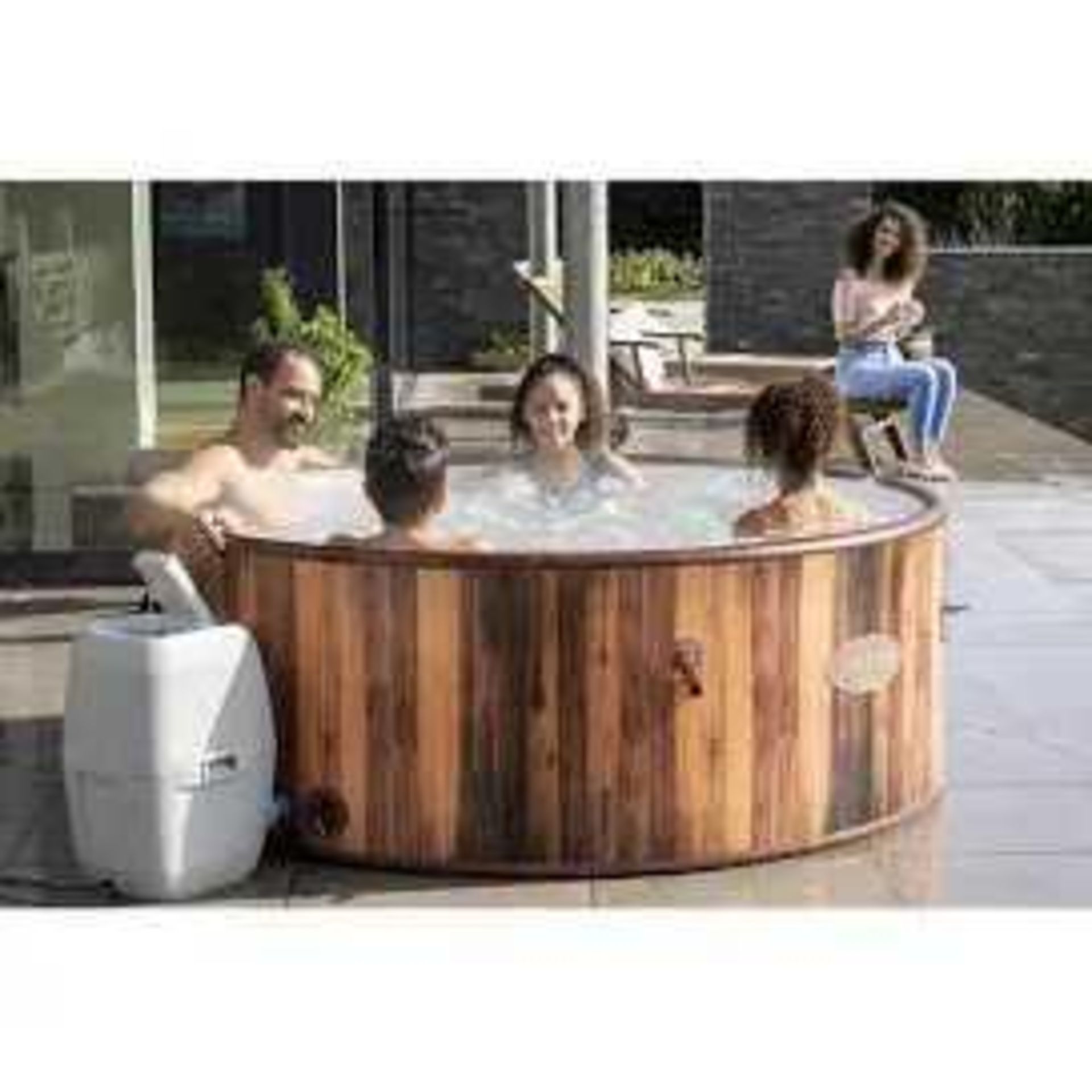 RRP £600 A Lazy-Spa Helsinki Hot Tub