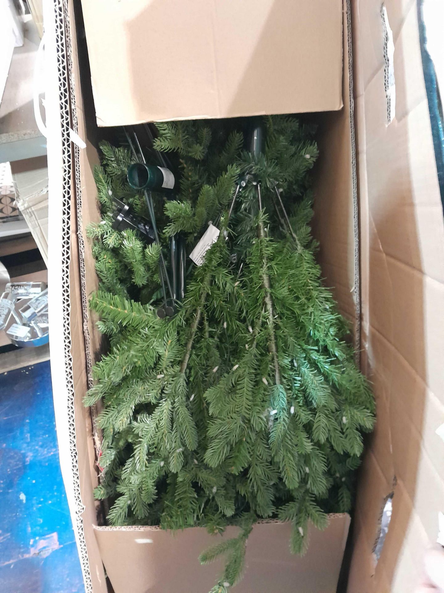 RRP £300 A Boxed 6Ft Santa's Best Prelit Christmas Tree - Image 2 of 2