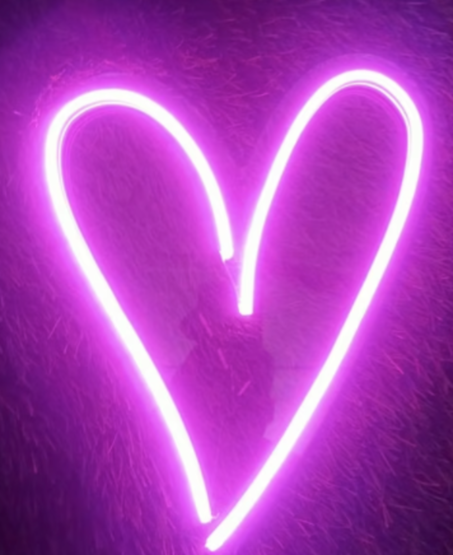 RRP £210 Lot To Contain Approx. 10 Items Including- Neon Flex Heart Light