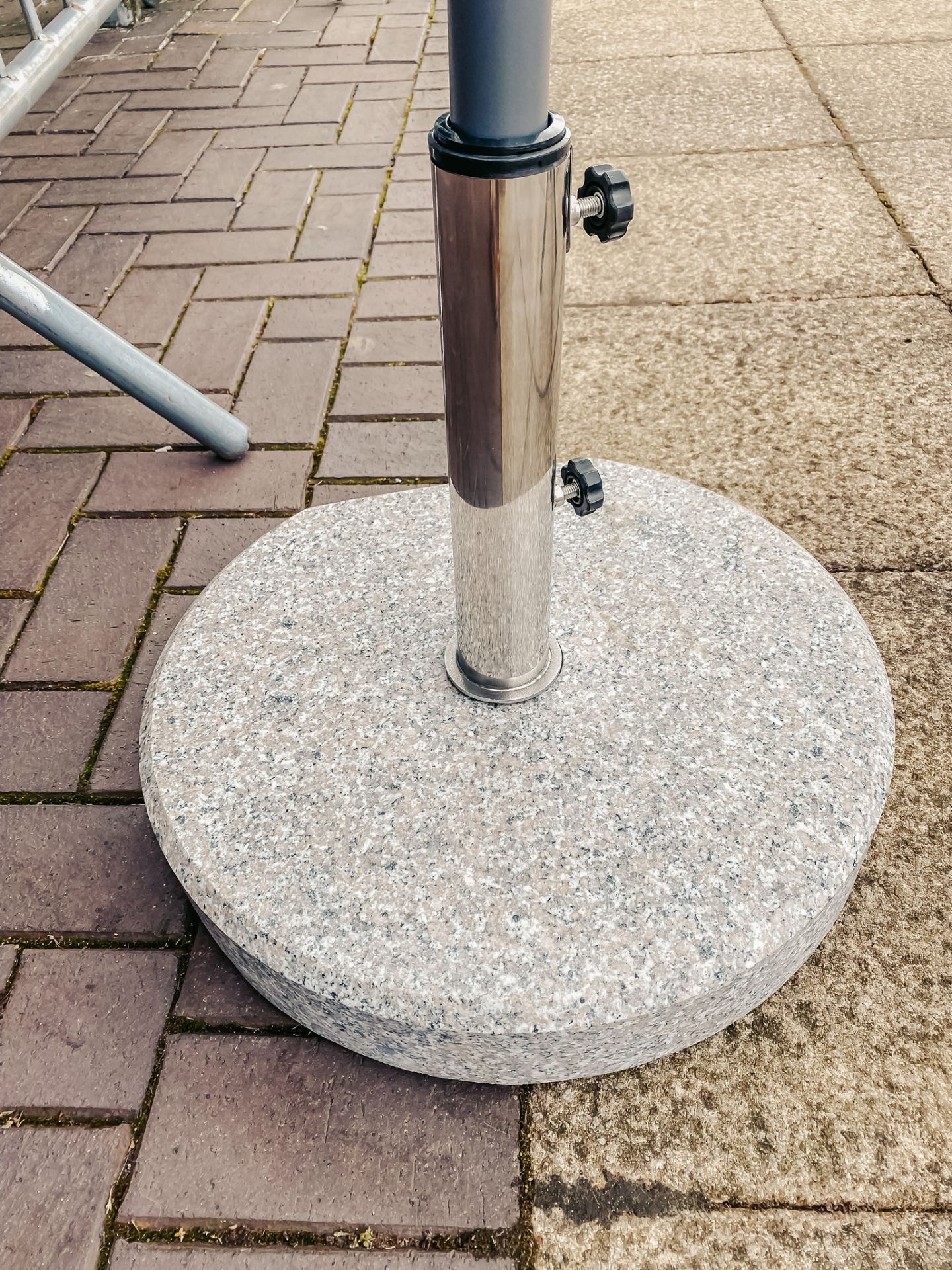 RRP £215 Lot To Contain Parasol And Universal Granite Base Fits All Parasols (Good Condition) (