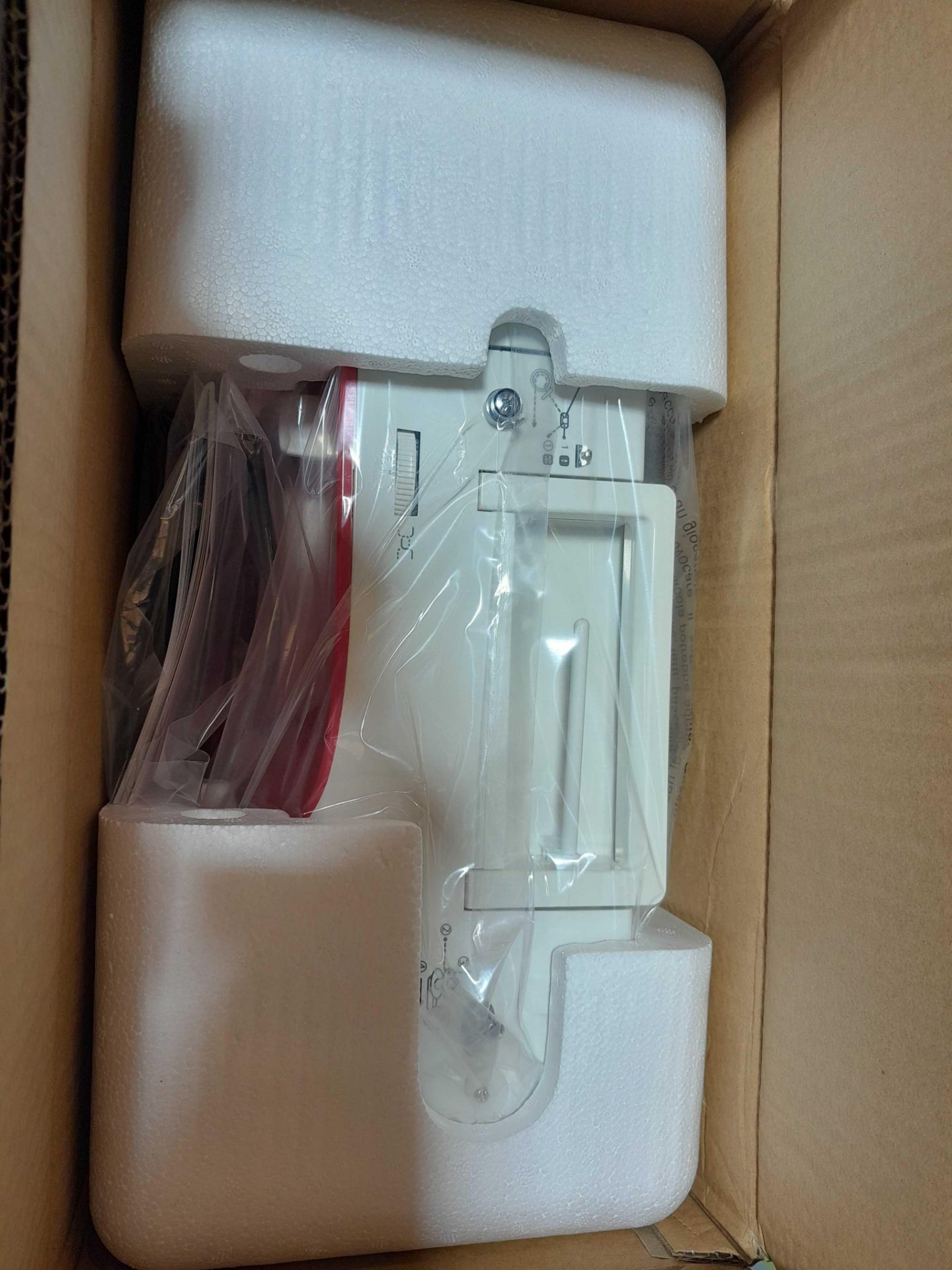 RRP £160 A Boxed Silver 302 Sewing Machine - Image 3 of 3