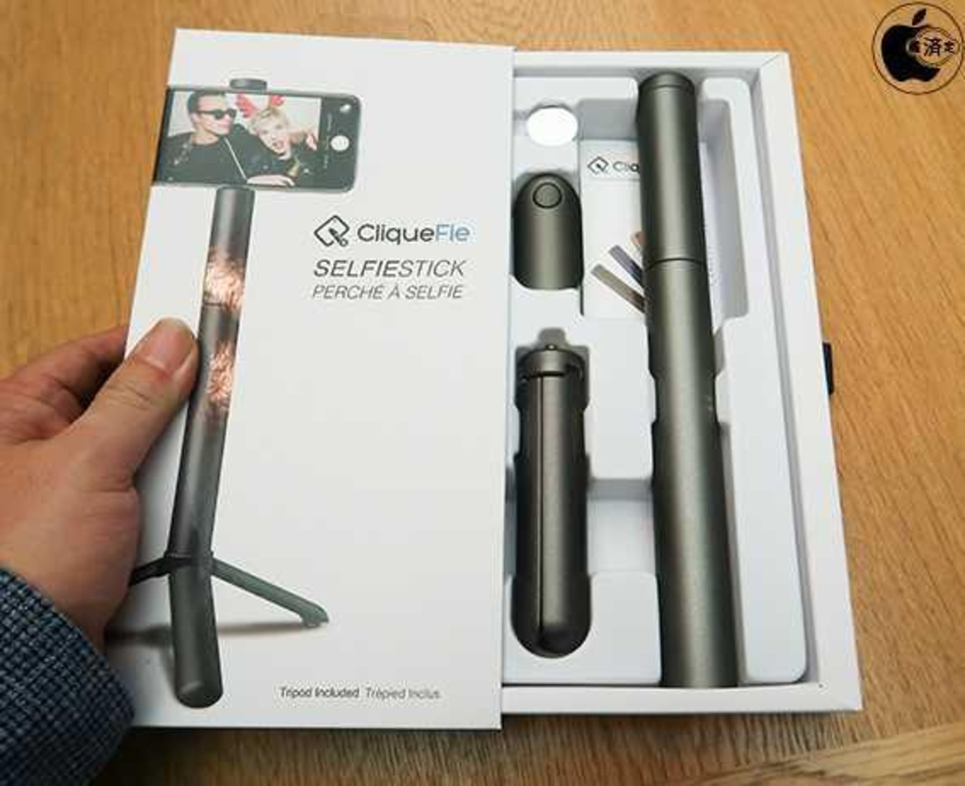 RRP £225 Lot To Contain Approx. 3X Boxed Cliquefie Selfie Sticks - Image 3 of 3