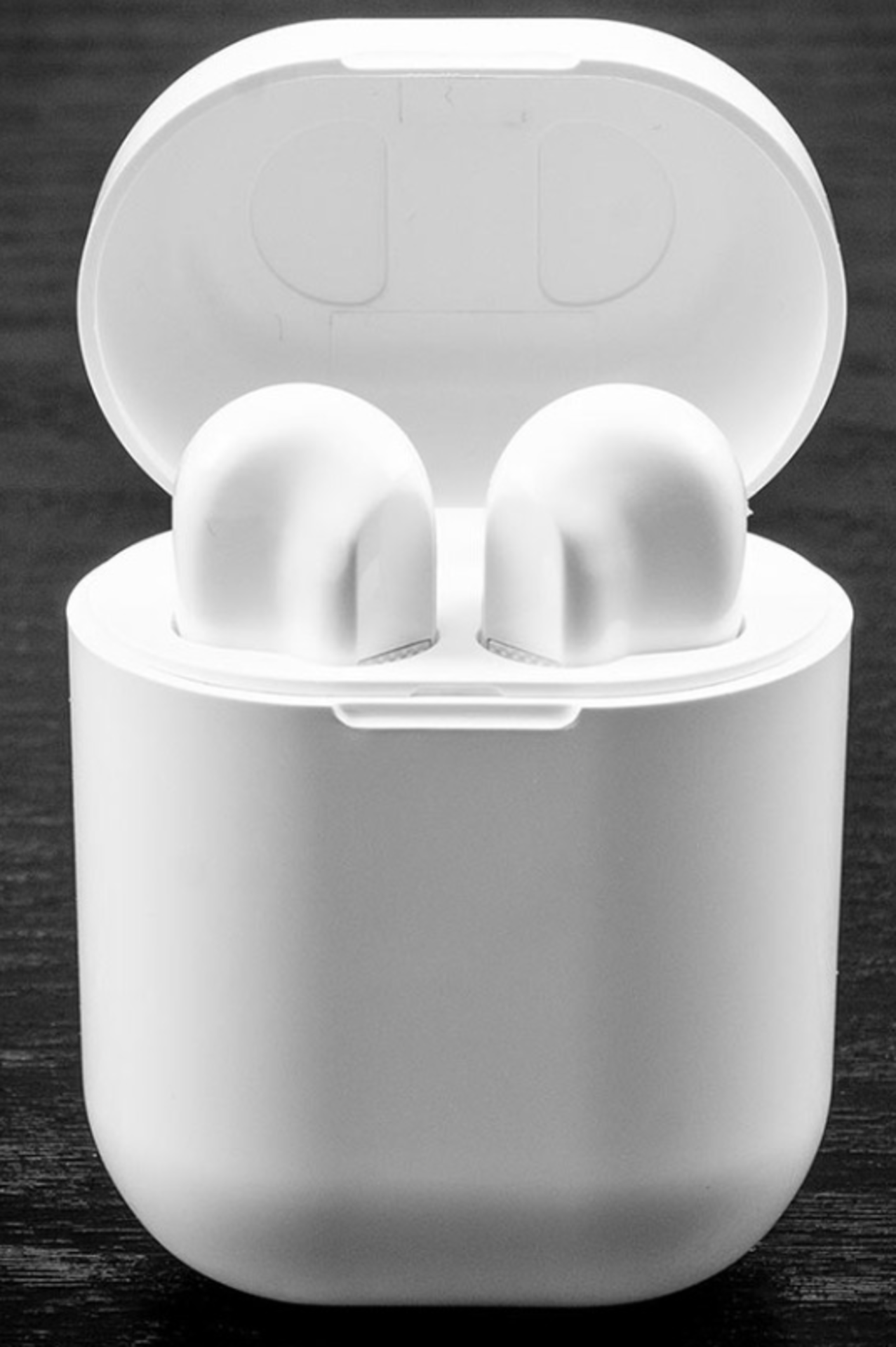 RRP £80 Lot Contains Approx. X 4 Items Including X 2 Boxed Red 5 Wireless Earbuds - Image 3 of 3