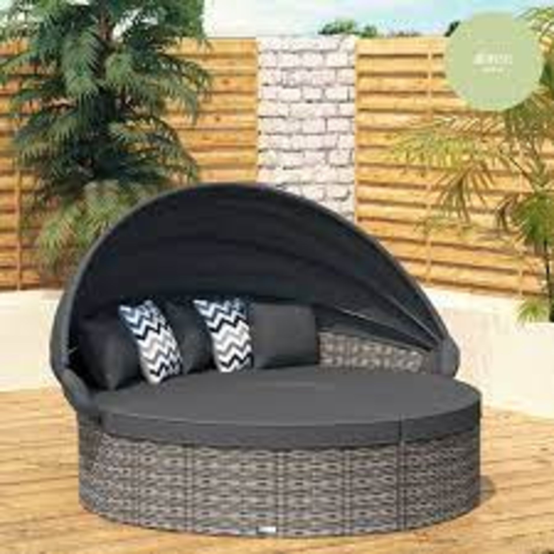 RRP £780 Brand New Rattan Half Moon Day Bed With Canopy