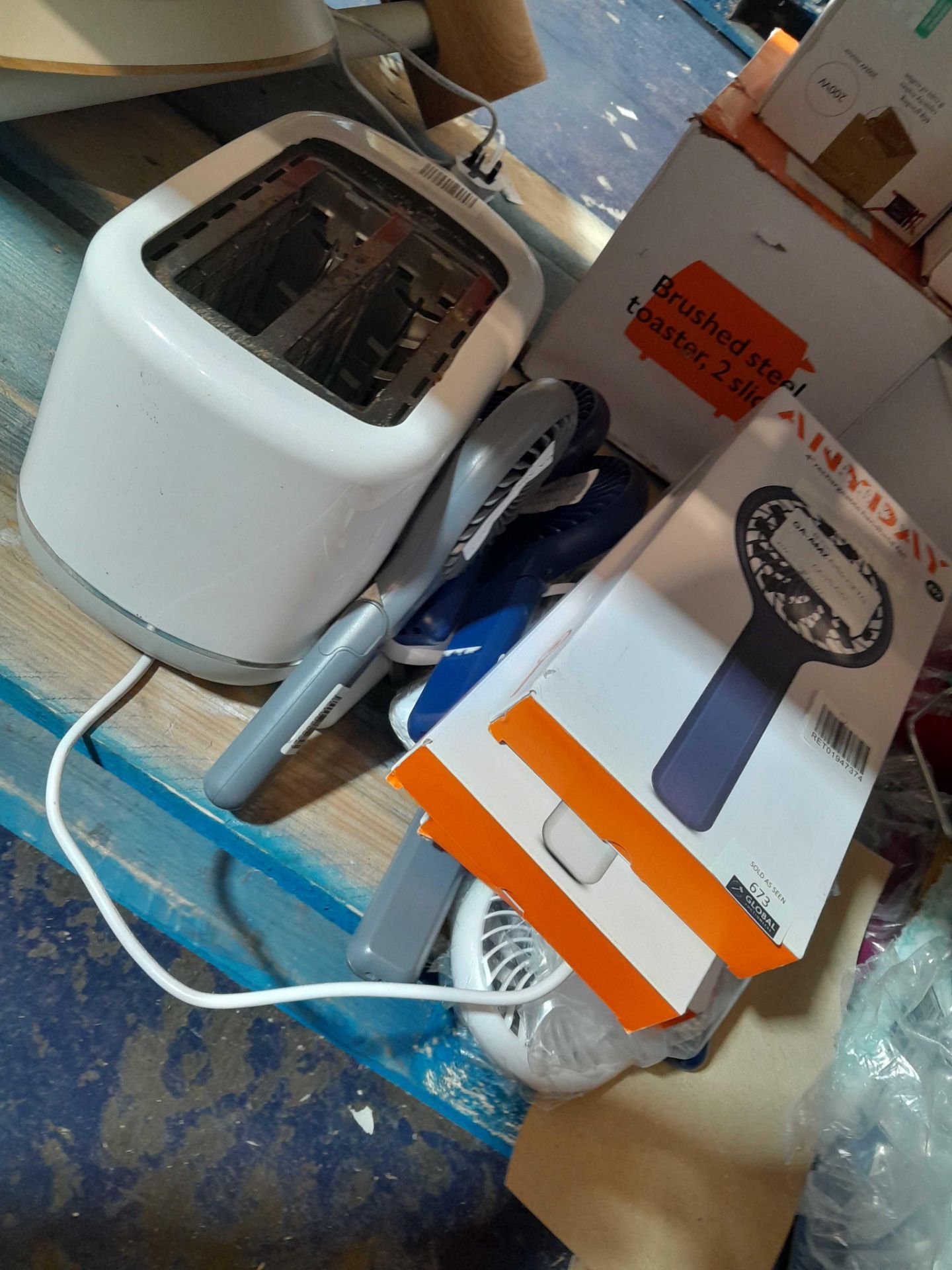 RRP £200 Lot To Contain Assorted Items Including John Lewis Handheld Fans - Image 2 of 2
