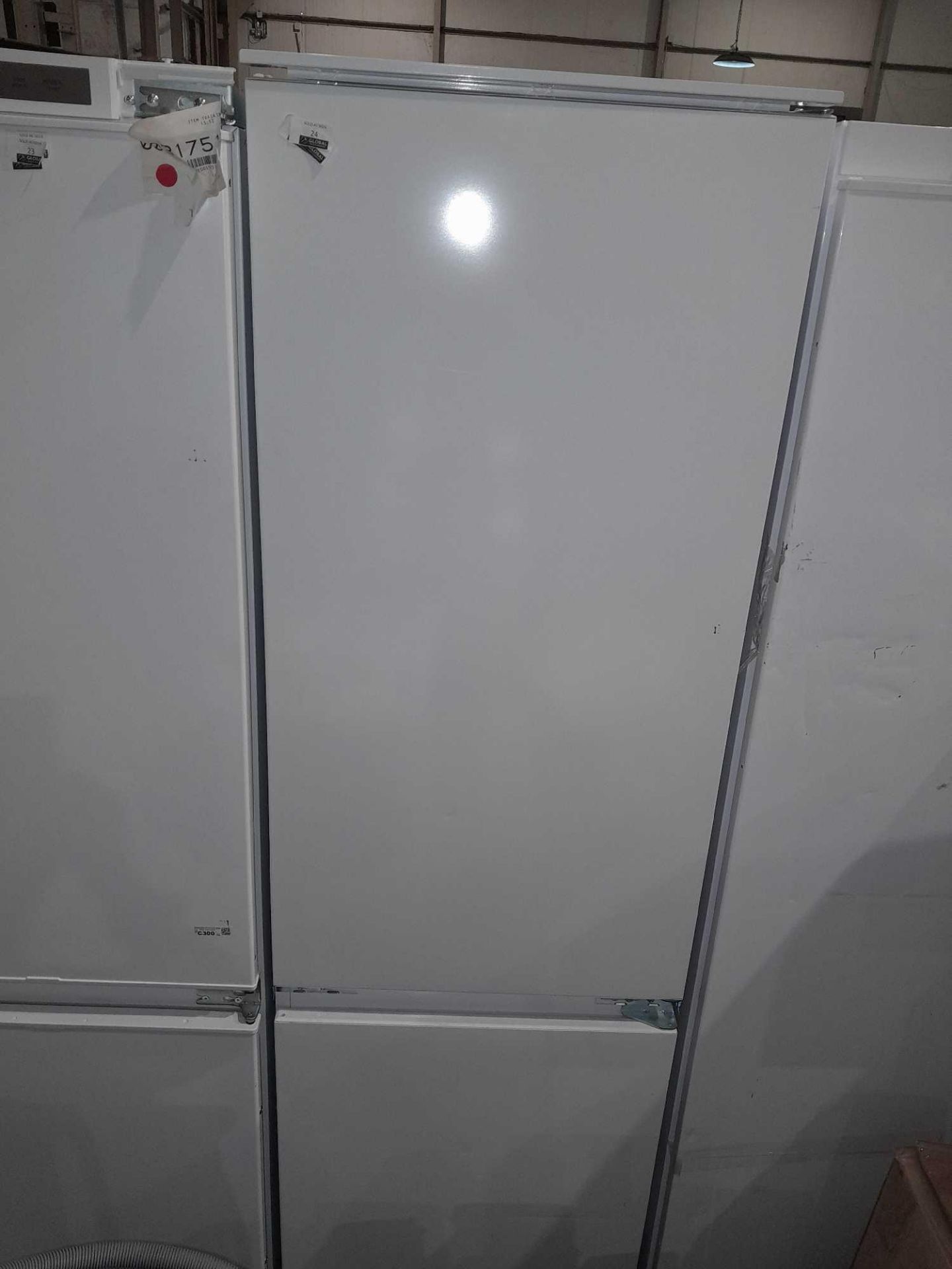 RRP £450 Integrated Fridge Freezer In White Ubbiff70L - Image 2 of 2