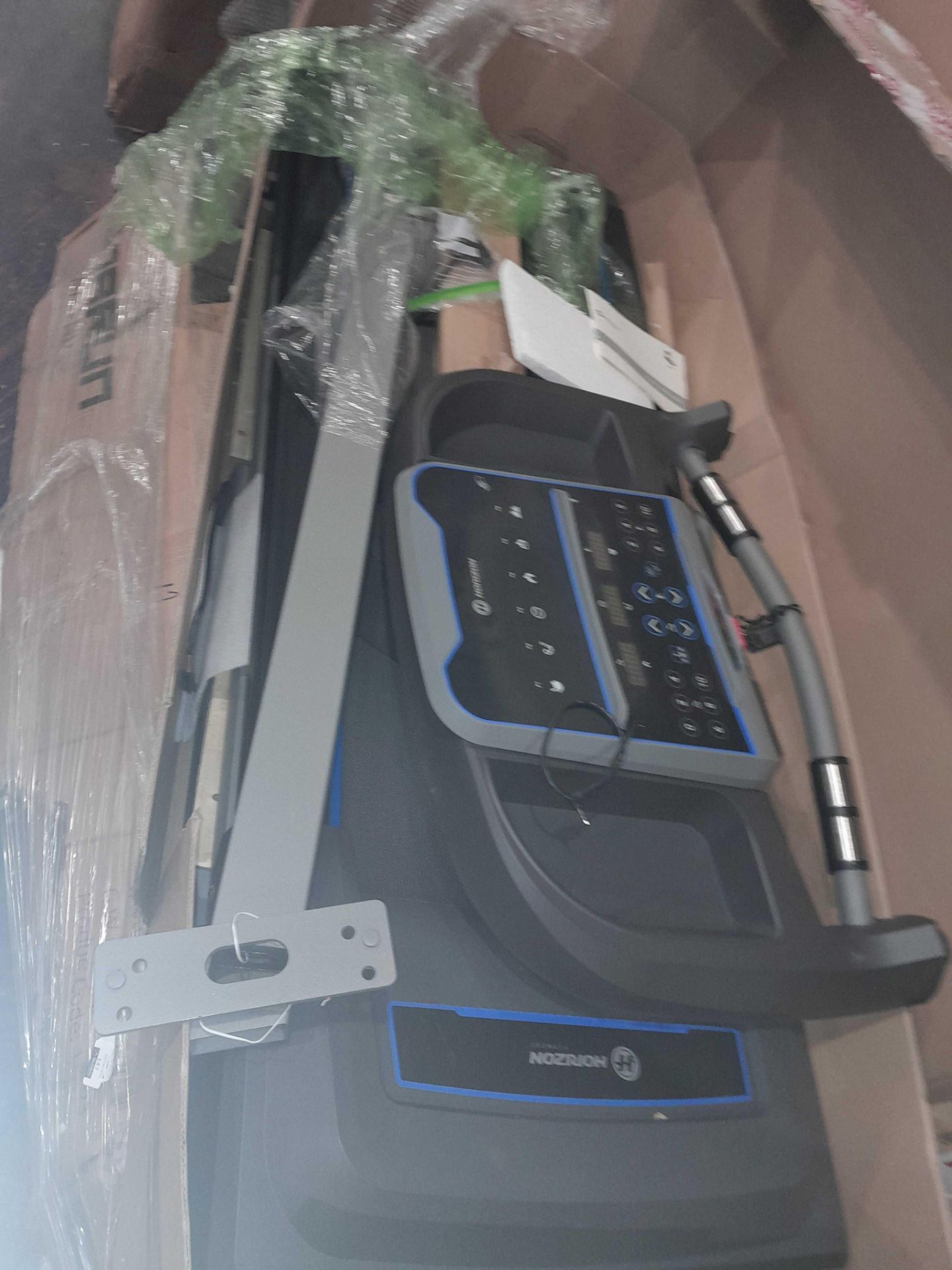 RRP £500 Boxed Horizon Fitness Treadmill - Image 2 of 2