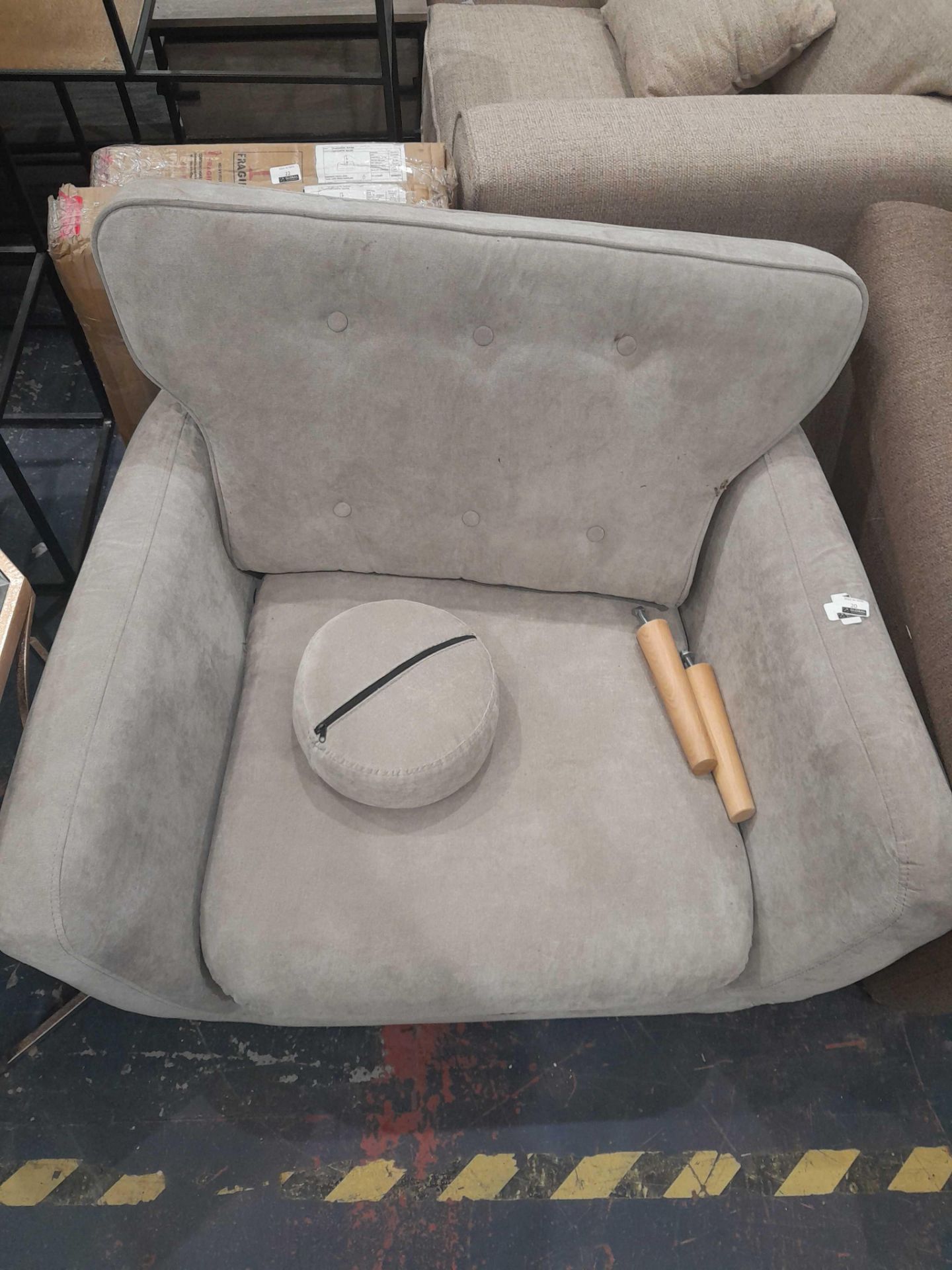 RRP £300 Small Curved Single Armchair (CR3) - Image 2 of 2